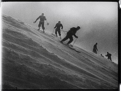40 x 30 Vintage Ski Figures (IBG)
