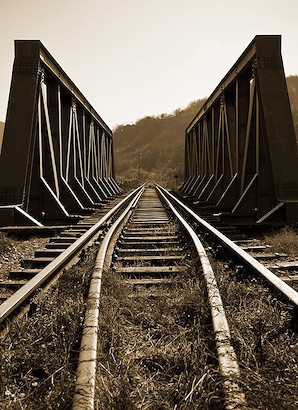 24 X 33 Train Tracks (IBG)