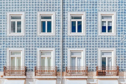 36 x 24 Blue Lisbon Tiled Building (IBG)