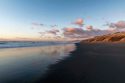 60 x 40 Raglan NZ Beach (IBG)