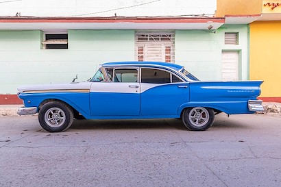 36 x 24 Cuba Blue White (IBG)